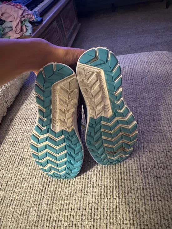 Saucony Kids Blue Sneakers with Pink Trim and Yellow Laces Size 11 - Picture 6 of 6